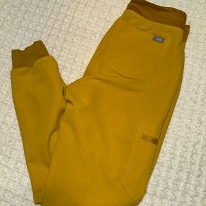 FIGS Zamora Scrub Bottom